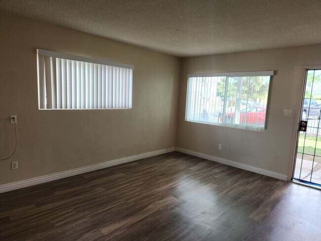 Building Photo - Affordable 2 bedroom, 1 Bath Lower Unit