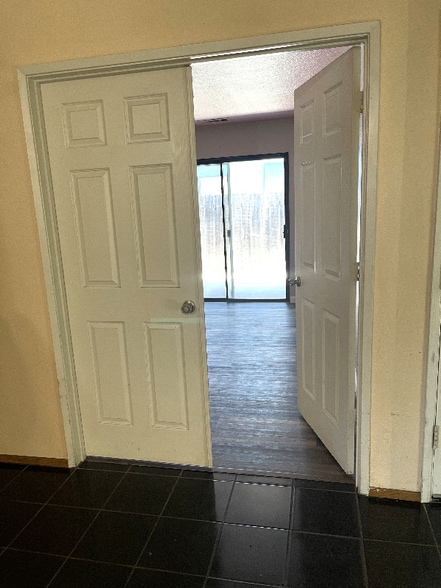 Building Photo - 912 Mandana Ct