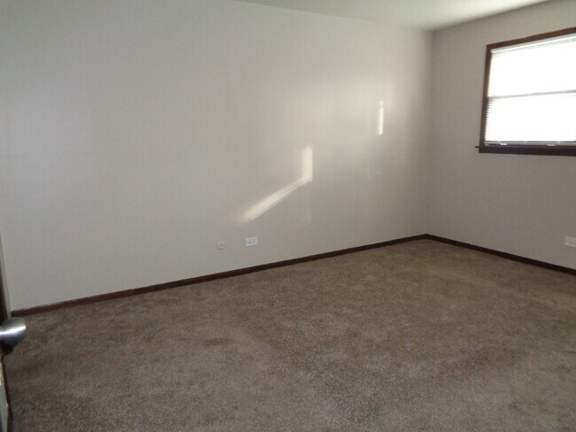 Building Photo - 6405 W Home Ave