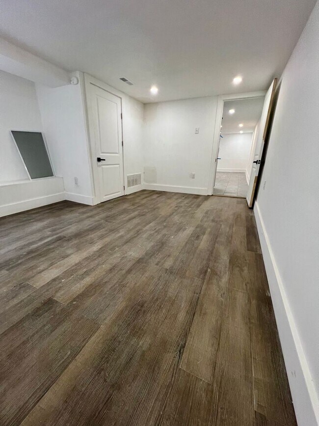 Building Photo - Luxurious 1-Bedroom Apartment in West Phil...