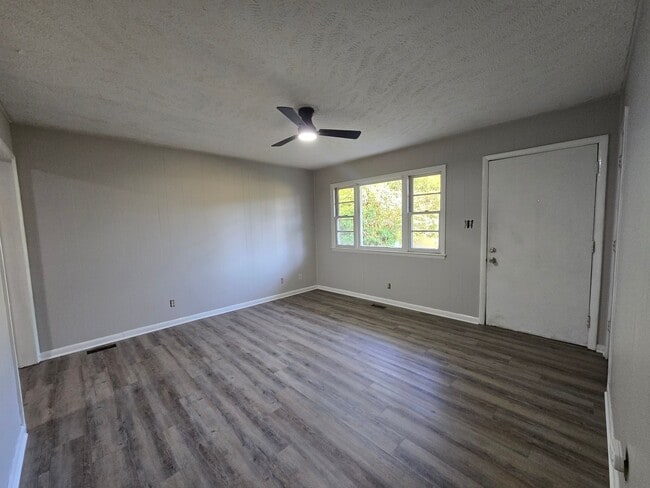 Building Photo - 745 Rustland Dr