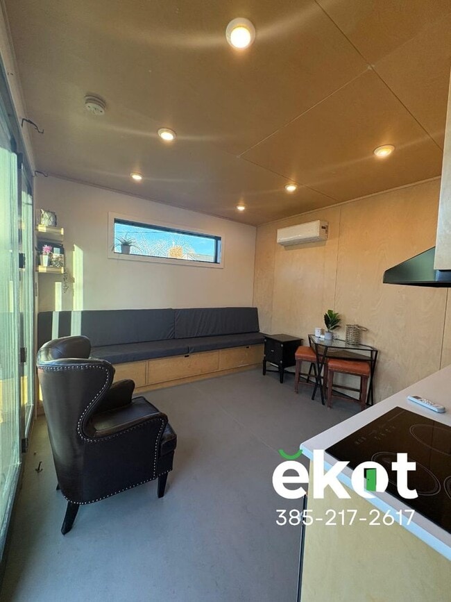 Building Photo - Stowell-SLC-Emery Manor