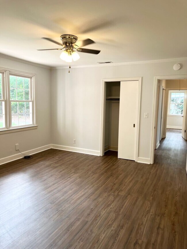Building Photo - Charming 3 bed, 2 bath on Corner Lot in Old Pooler
