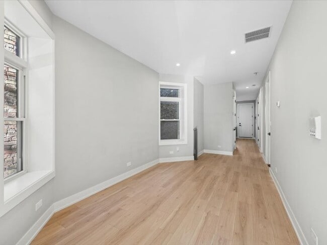 Building Photo - 2818 W Fletcher St