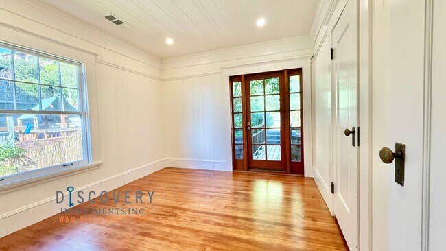 Building Photo - Panoramic Hill Estate with Sweeping Views