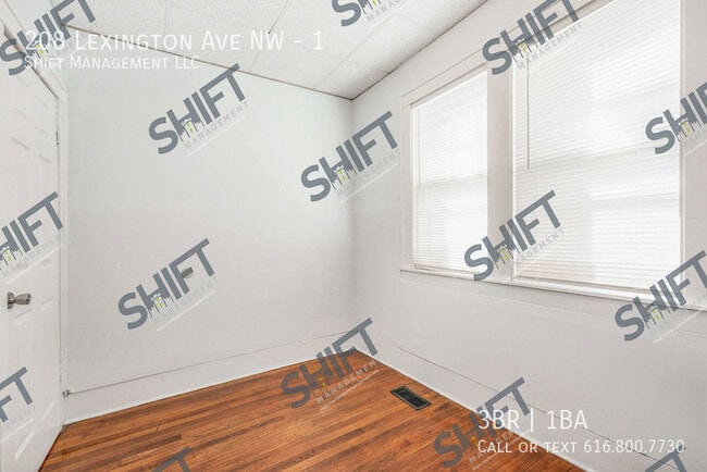 Building Photo - 208 Lexington Ave NW