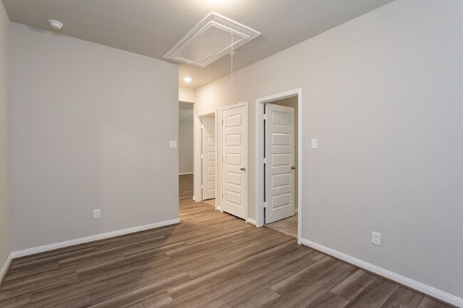 Building Photo - 6915 Lebec Dr
