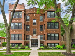 Building Photo - 7314 N Claremont Ave