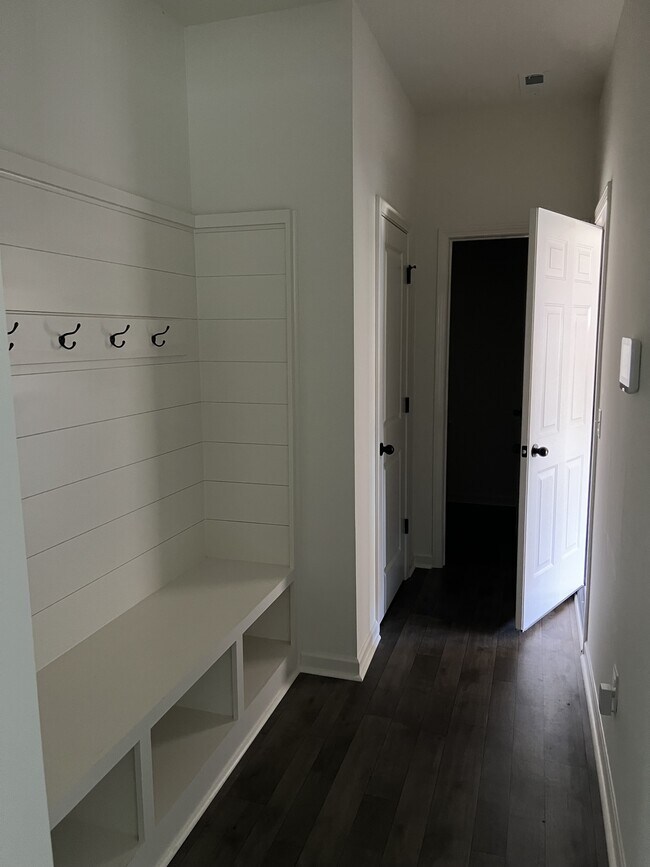 Building Photo - 1619 Running Deer Dr