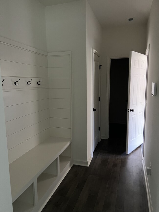 Building Photo - 1621 Running Deer Dr