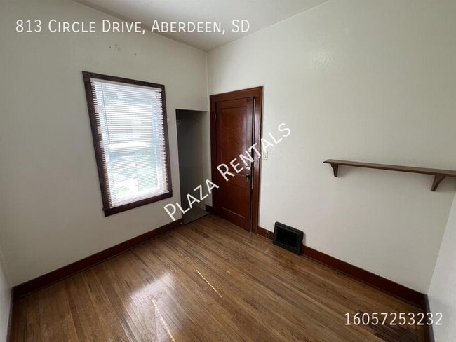 Building Photo - 211 N Washington St