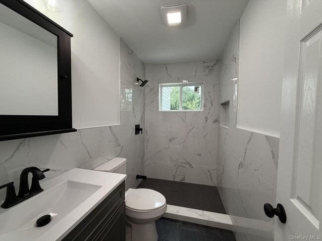 Building Photo - 495 Hawkins Rd