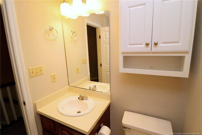 Building Photo - 118 Planetree Ln