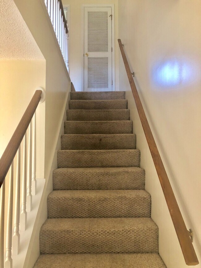 Building Photo - 2 BR 2.5 bath townhouse close to Troy University