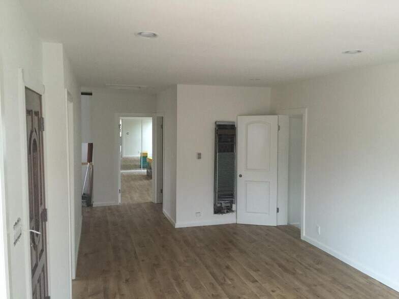 Living Room looking into Master/Kitchen - 4118 W 149th St