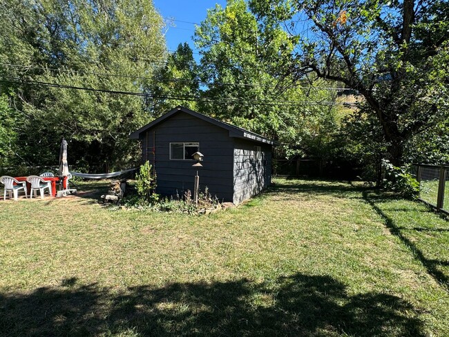 Building Photo - Beautiful 3 Bed 1.5 Bath Central Boulder H...