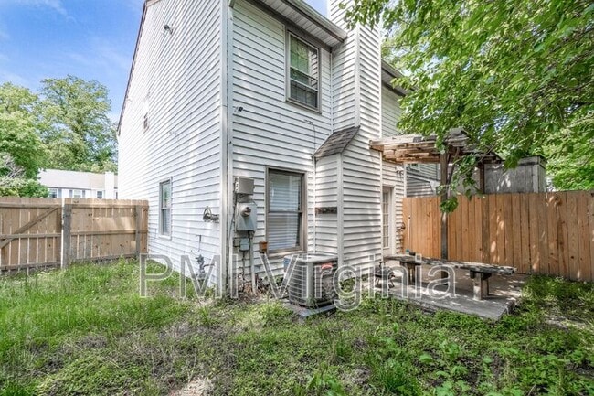 Building Photo - 812 Tuition Ct