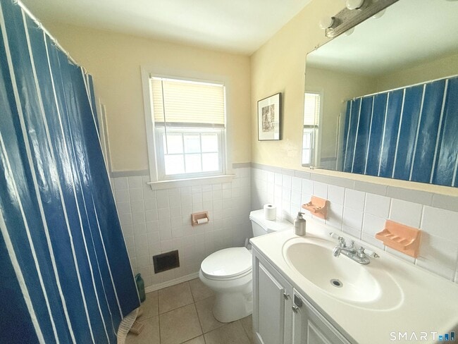 Building Photo - 27 Manila Ave