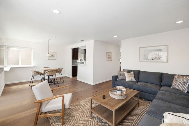 Building Photo - Beachside Retreat – Steps to the Sand in Hermosa Beach!