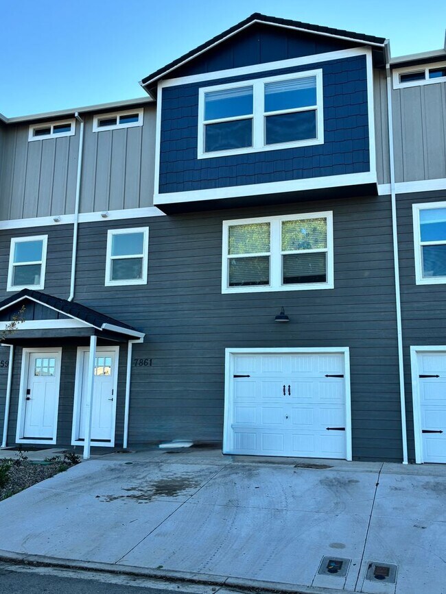 Building Photo - 7861 Houston Lp