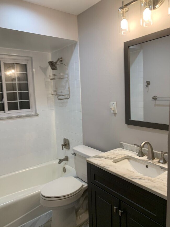Building Photo - Arnold 1 bedroom pet friendly with shared ...