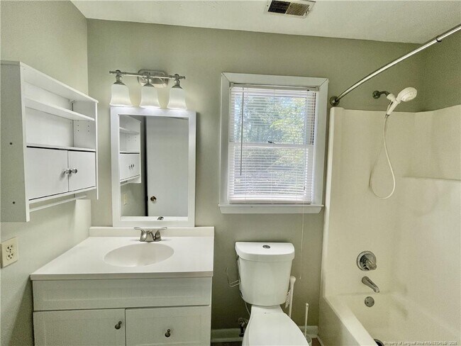 Building Photo - 384 Bahama Loop