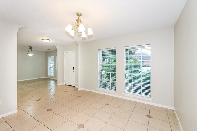 Building Photo - 18326 Forest Dew Dr