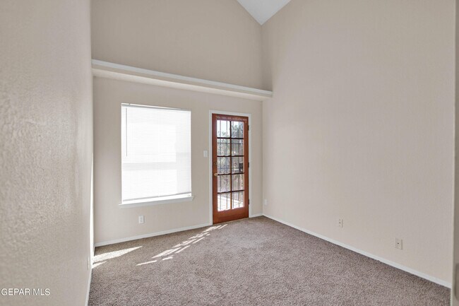 Building Photo - 11816 2 Towers Dr