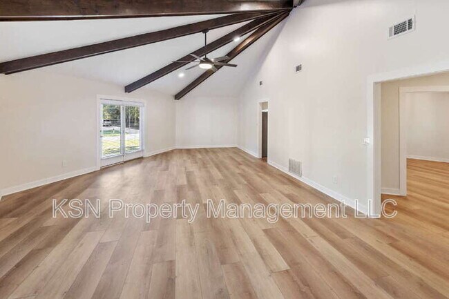 Building Photo - 286 Cushing Dr