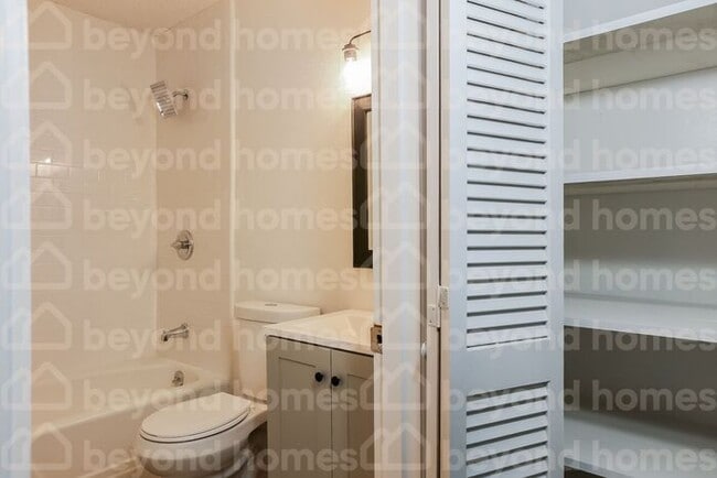 Building Photo - Beautifully renovated home with 3 bedroom ...