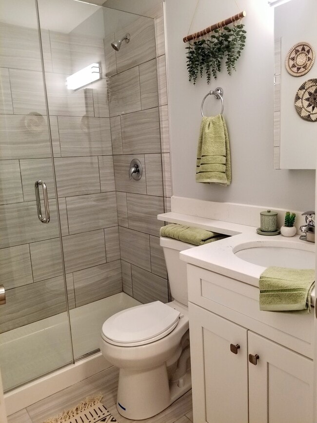 Building Photo - 5240 N Winthrop Ave