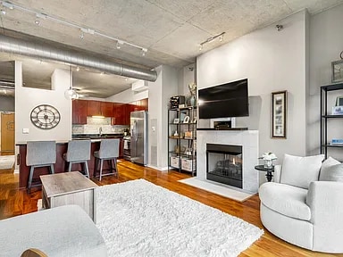 Building Photo - 700 N Larrabee St