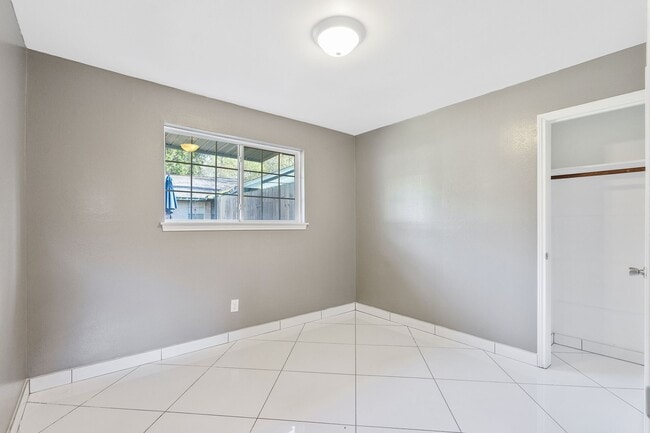 Building Photo - 3307 Roaming Woods Ln