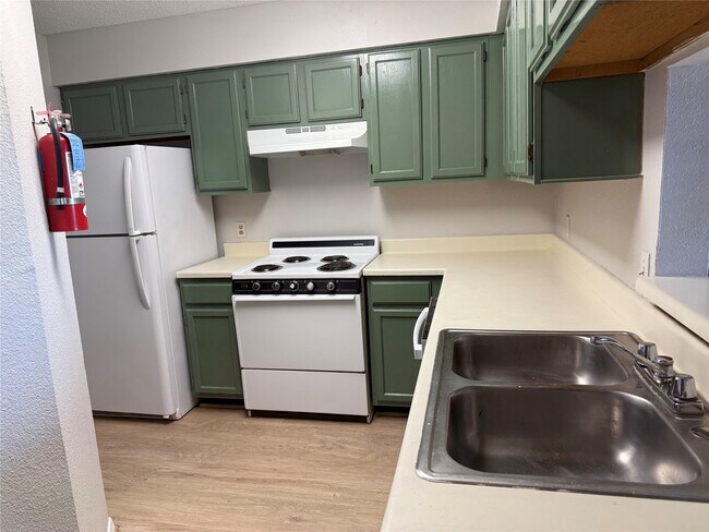 Building Photo - 2501 Gulf Fwy