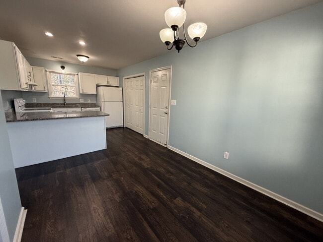 Building Photo - Charming 3-Bed, 2-Bath Home-106 Skipping Stone Lane