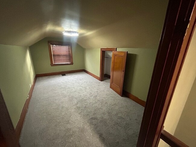 Building Photo - Charming 4BR House in Steubenville