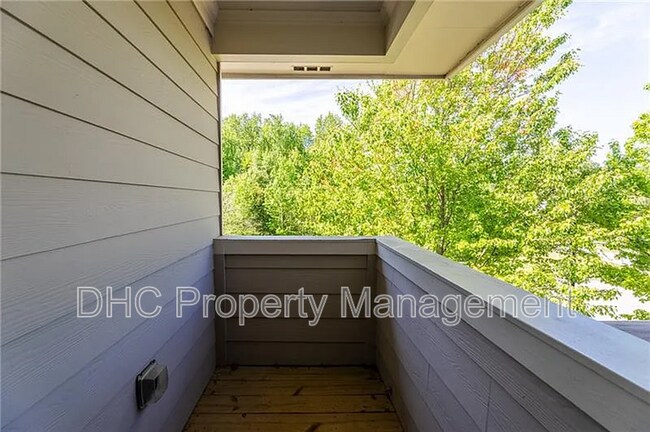 Building Photo - 1765 Stoney Creek Dr SE