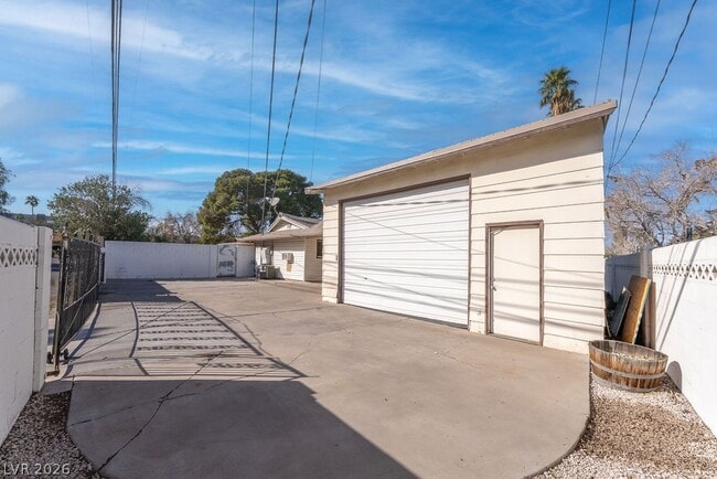 Building Photo - 1489 Santa Anita Dr