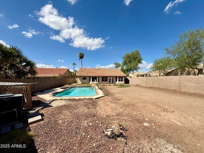 Building Photo - 2218 E Desert Trumpet Rd