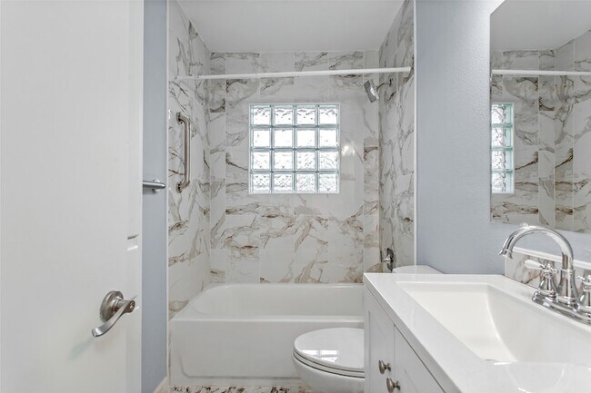 Building Photo - 6556 St Moritz Ave