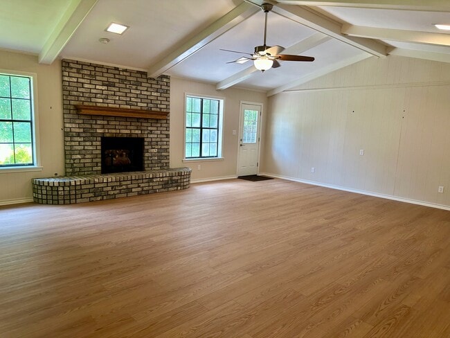 Building Photo - 5802 Kevin St