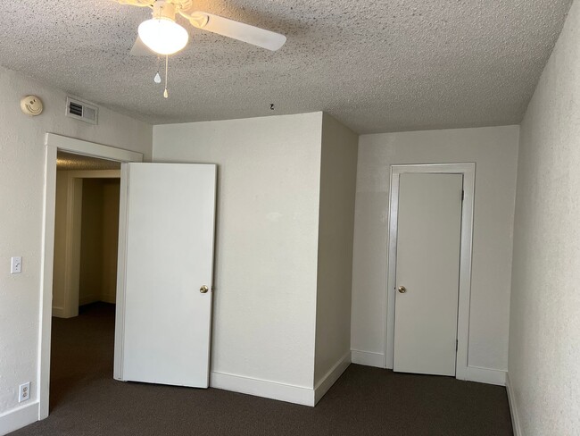 Building Photo - 1 Bed in the Paseo District - Save $100