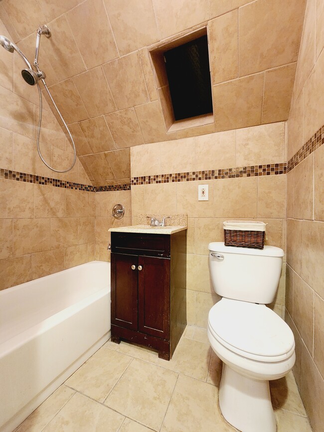 Unit 3 - 38 Warner Ave