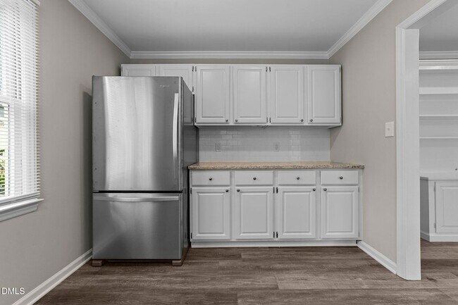 Building Photo - 5501 Sharpe Dr