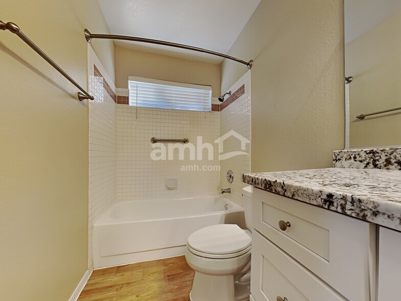 Building Photo - 288 Vallarte Dr