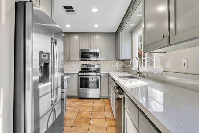 Building Photo - 7960 Mission Vista Dr
