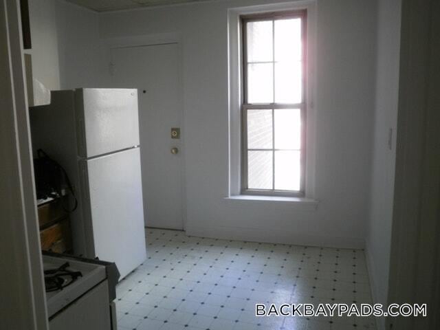 Building Photo - 52 Clearway St