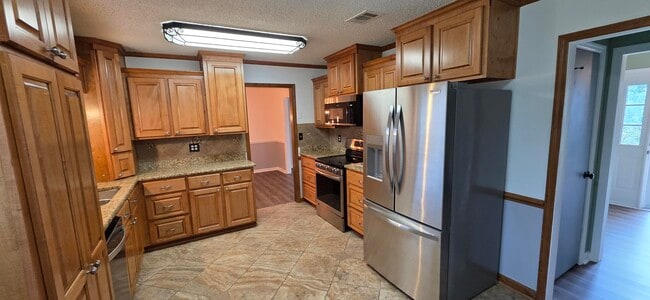 Building Photo - 4011 Pinnacle Way