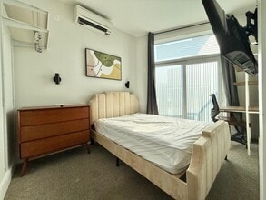 Building Photo - Furnished room/NOT APARTMENT