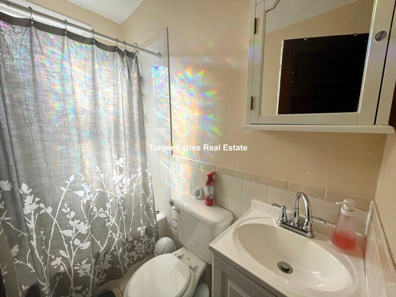 Building Photo - 803 Parker St